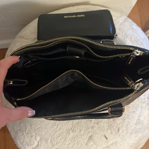 M. Kors purse and wallet EUC - Picture 5 of 8